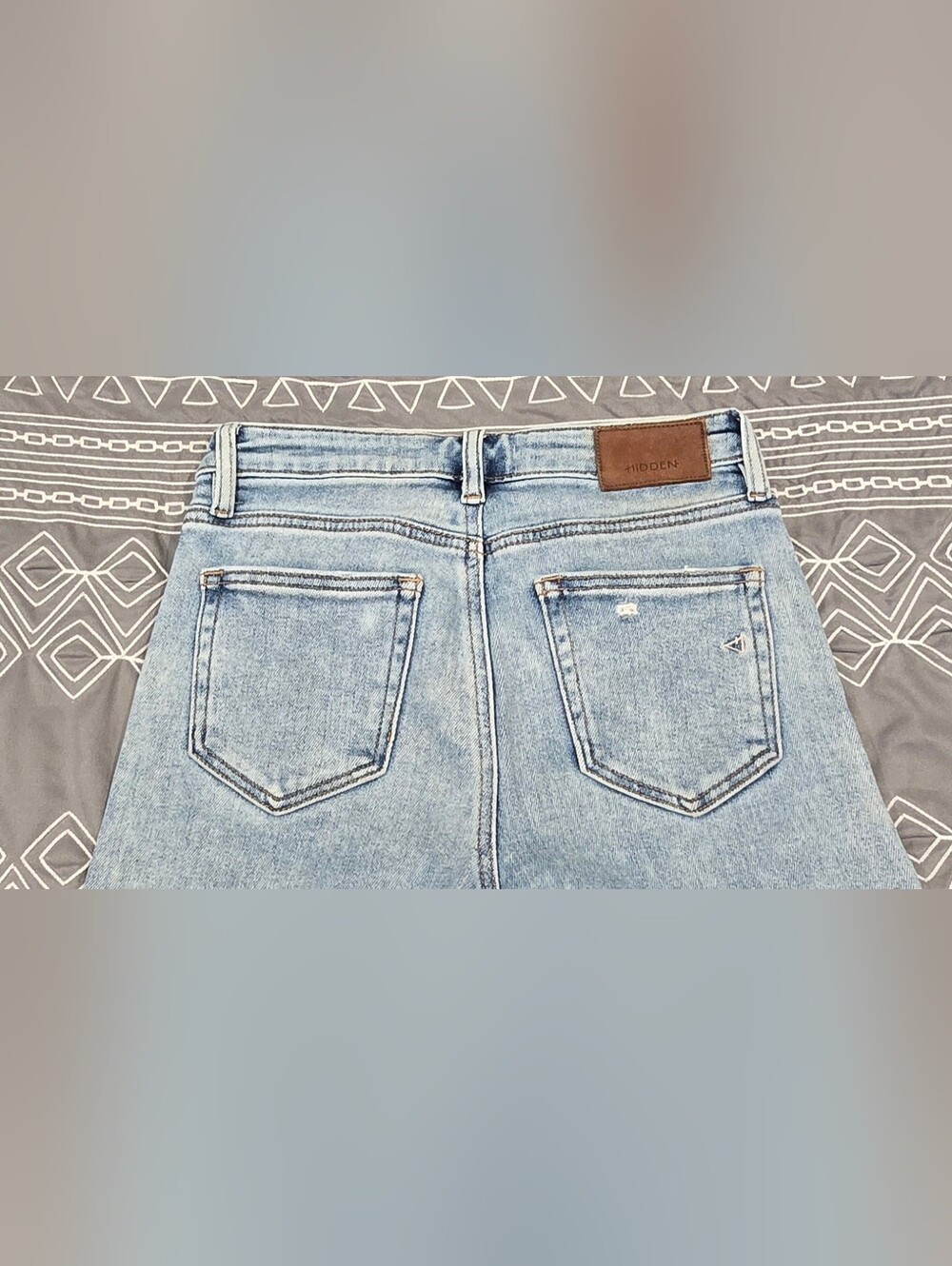 Hidden High Waisted Distressed Mom Jeans Size 25 - Picture 4 of 9